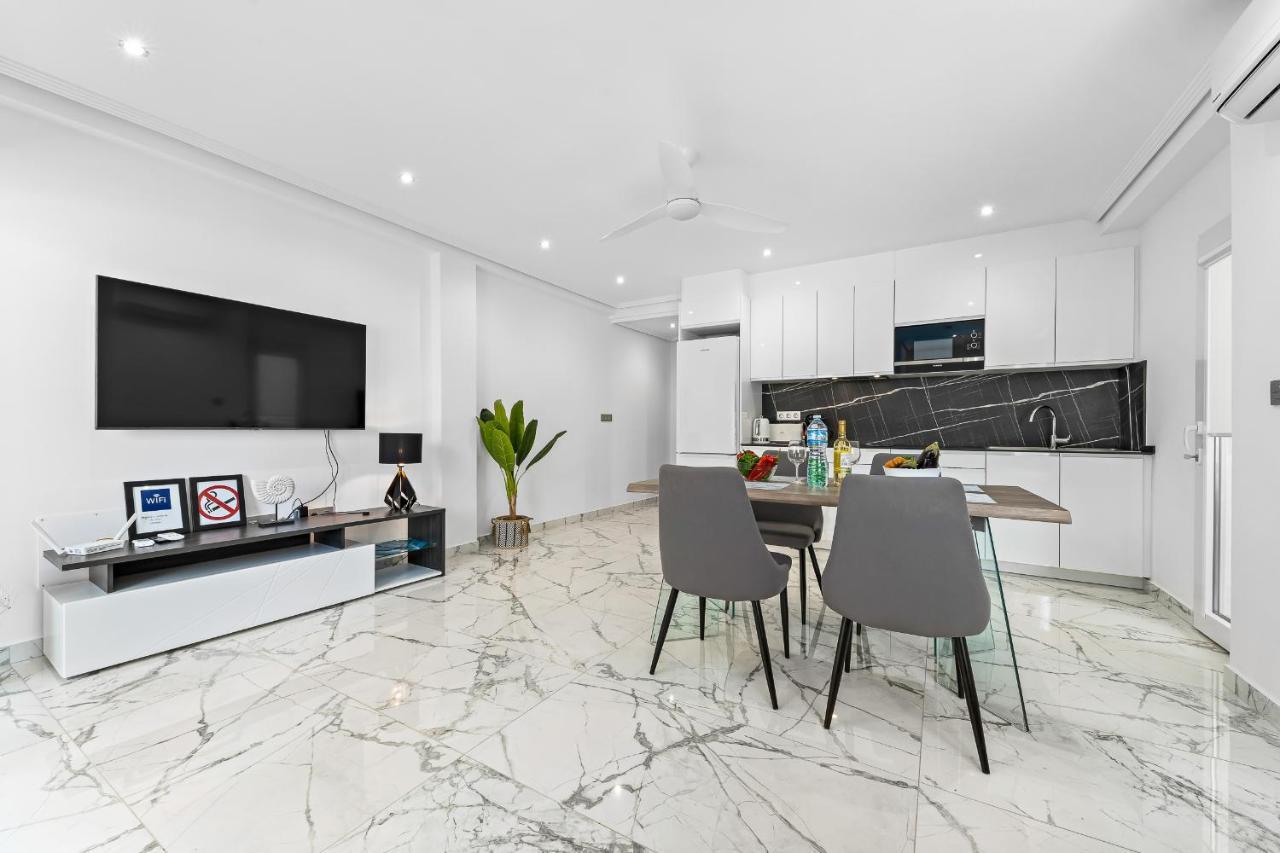 Apolo Beach Front - Sea View Luxury Apartment 托雷维耶哈 外观 照片